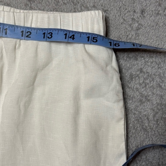 Mi Ami  White Floral Embroidered pom pom shorts with pockets Sz M - Picture 8 of 10